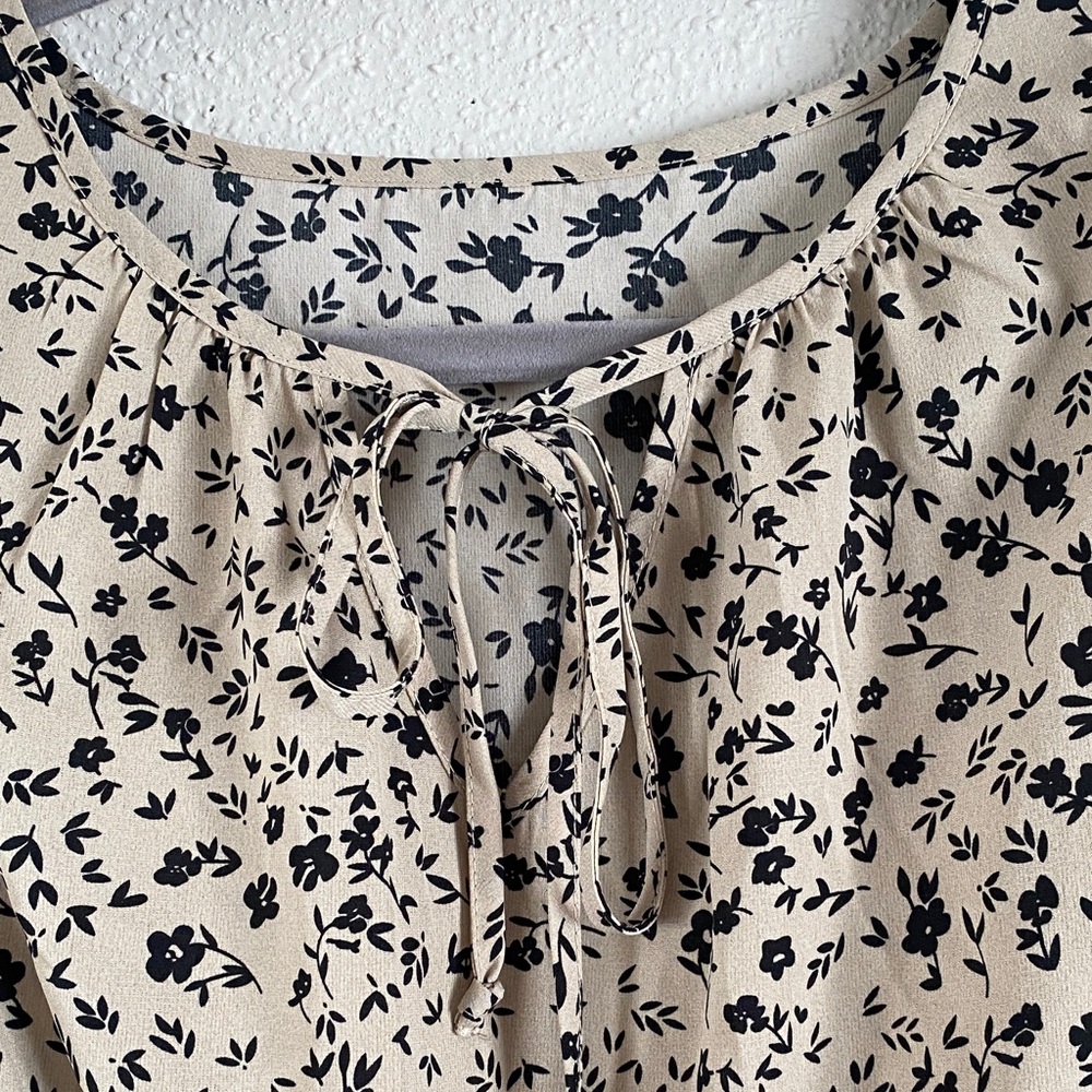 SHEIN Beige and Black Floral Long Sleeve Dress - Picture 7 of 8